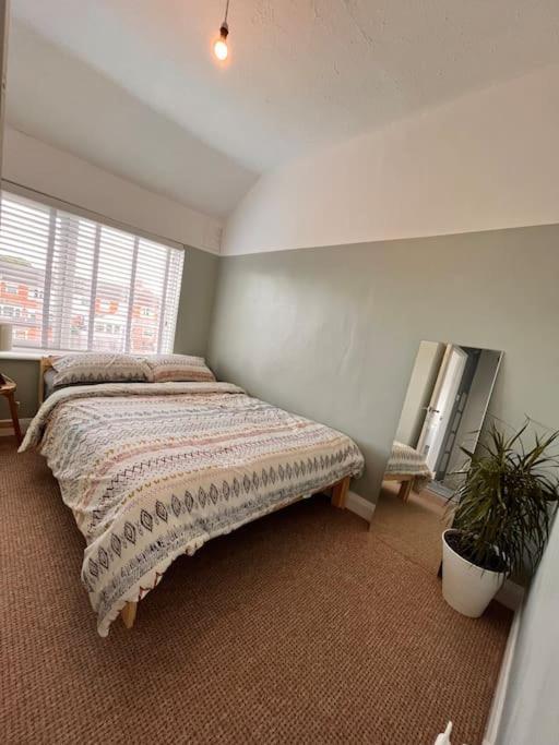 Two Bedroom Terrace House With Parking Kingston upon Hull Esterno foto