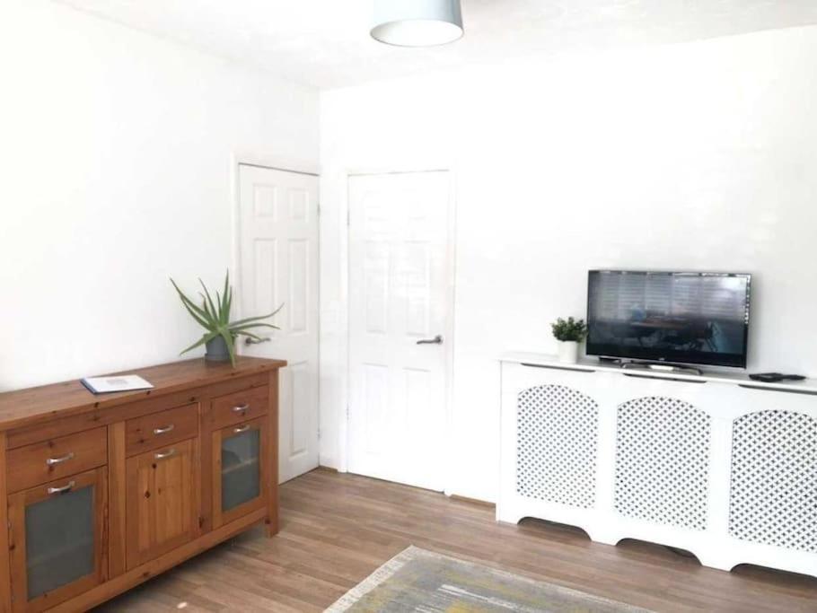 Two Bedroom Terrace House With Parking Kingston upon Hull Esterno foto