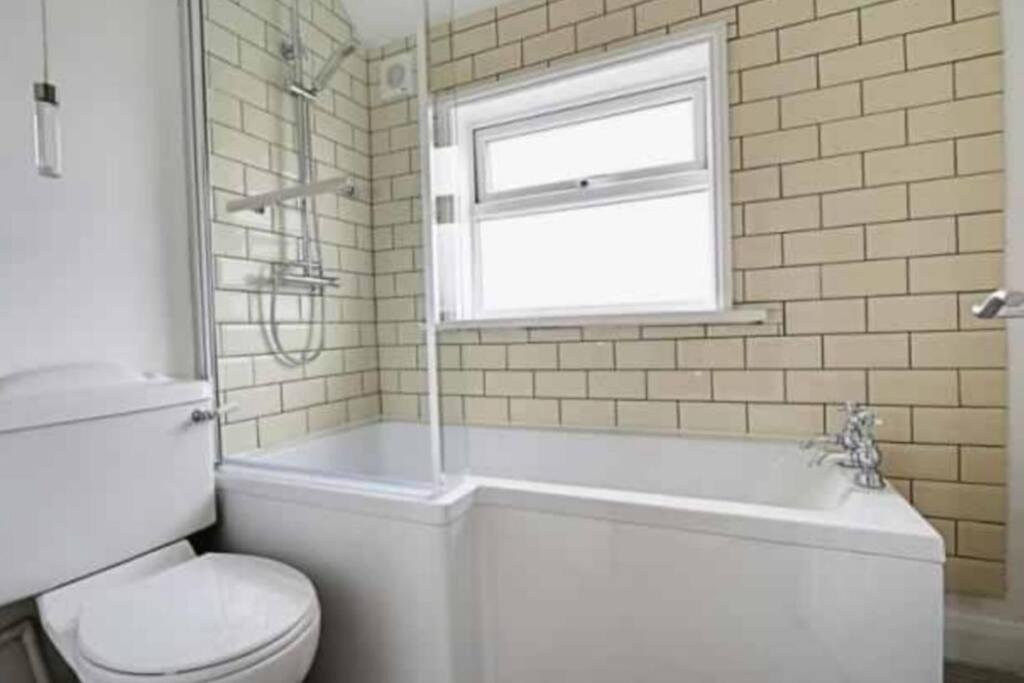 Two Bedroom Terrace House With Parking Kingston upon Hull Esterno foto