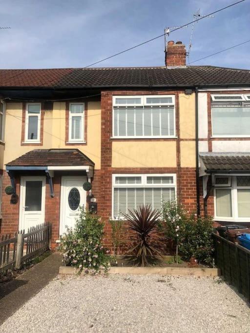 Two Bedroom Terrace House With Parking Kingston upon Hull Esterno foto